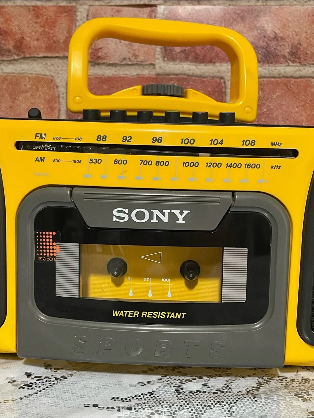 Vintage Sony Sports CFS-920 FM/AM Stereo Cassette Boombox - Works Great